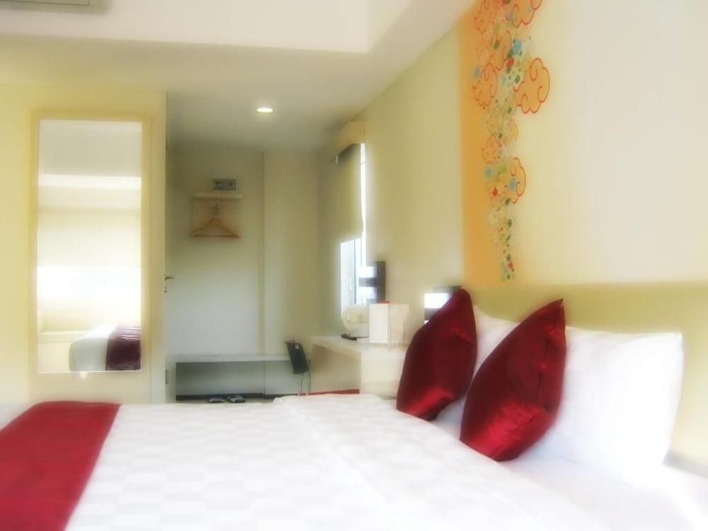 Cordela Hotel Cirebon Exteriér fotografie